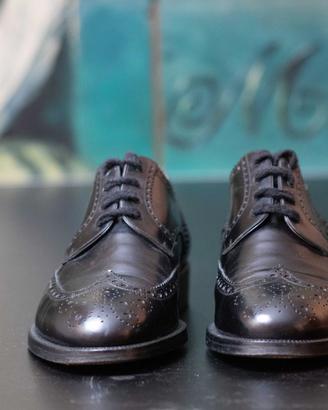 Scarpe classiche in pelle nera numero 42 e mezzo