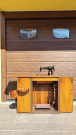 Macchina da cucito vintage SINGER