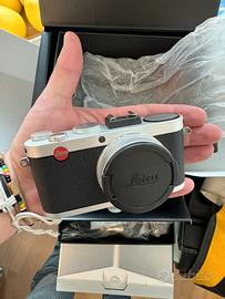 Leica X2 perfetta, più custodia e mirino originali