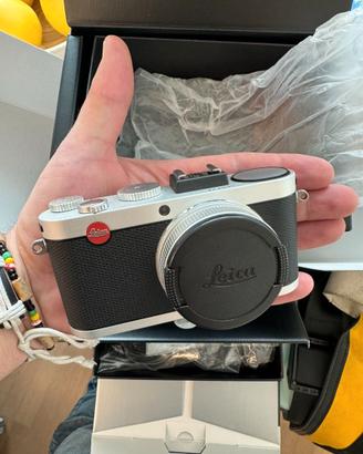 Leica X2 perfetta, più custodia e mirino originali