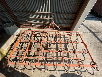 Erpice a molle estirpatore