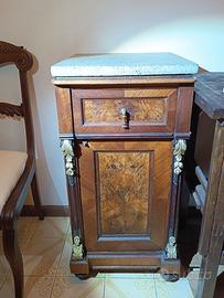 Mobile d'arredamento con piano in pietra