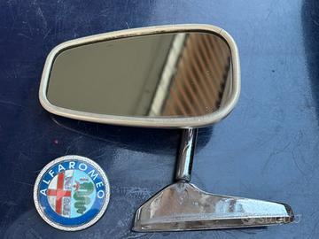 Logo e specchio alfa romeo