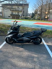 Yamaha t max
