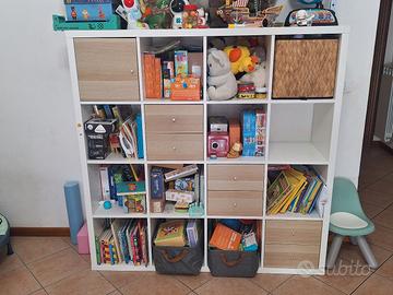 Ikea Kallax 4×4 con 4 accessorie 