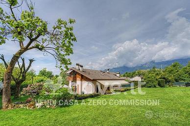 Casa indipendente di 220 m² con più di 5 locali e 