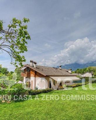 Casa indipendente di 220 m² con più di 5 locali e 