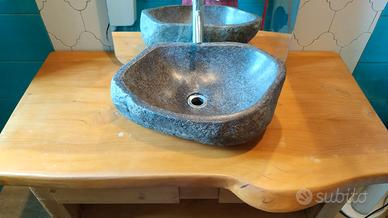 Mobile bagno in legno con lavandino in pietra
