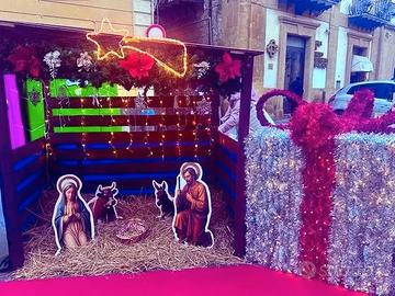 capanna presepe con personaggi