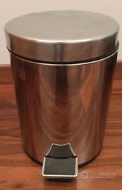 pattumiera in acciaio inox con pedale da 3 litri.