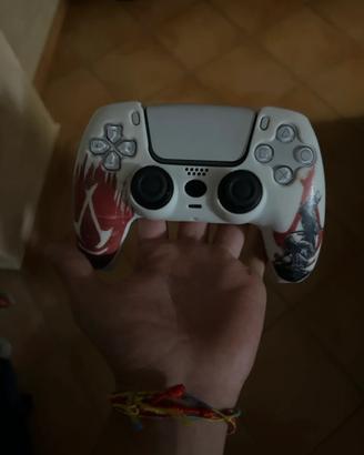 Ps5 slim tenuta da amotore