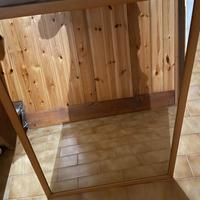 Specchio con cornice in legno