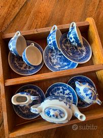 Piccola piattaia con cocci