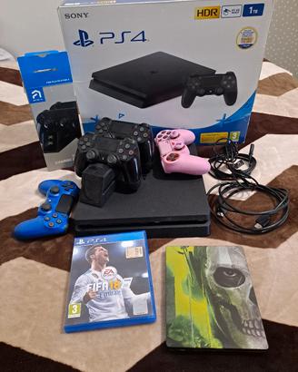 PS4 slim  1Tb + 4 joystick è caricatore 