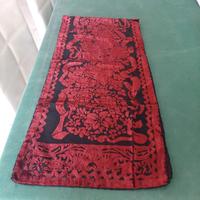Elegante sciarpa rosso bordeaux/nero