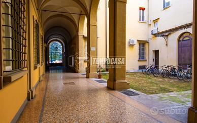 Ufficio a Bologna Via Castiglione 6 locali