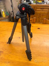 cavalletto per fotografia Manfrotto
