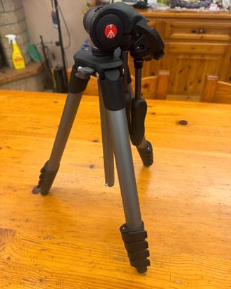 cavalletto per fotografia Manfrotto