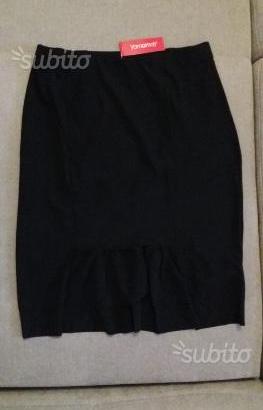 Gonna yamamay nera con volant sul fondo - tg M