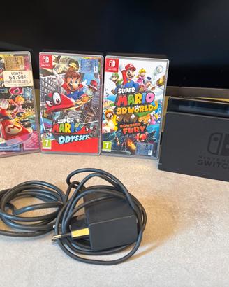 Nintendo Switch + 3 giochi Mario (senza Joy-Con)