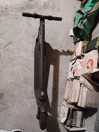 Monopattino Elettrico Ninebot Segway ES2