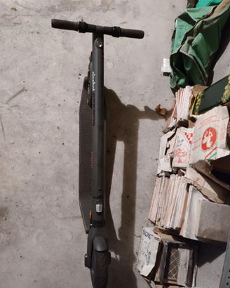Monopattino Elettrico Ninebot Segway ES2