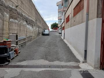 Ampio Magazzino Carrabile zona Rapisardi/Menza