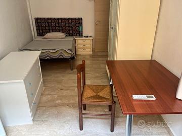 Camera con letto piazza e 1/2 in via is mirrionis