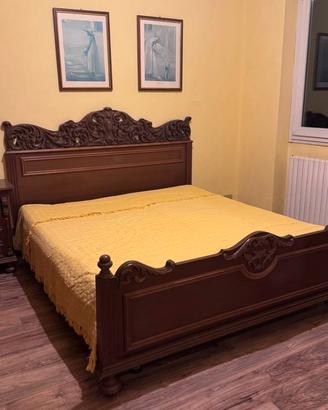 Letto matrimoniale d'epoca in legno massello