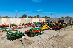 Attrezzature agricole e trattori agricoli R.I.T.I.