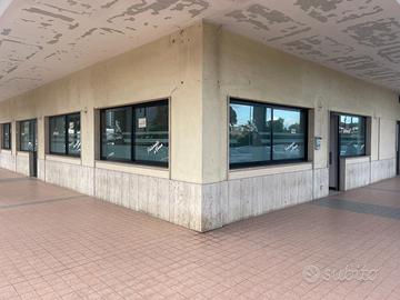 Locale commerciale in a Latina