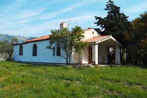 Casetta bianca in campagna alle porte del Gargano