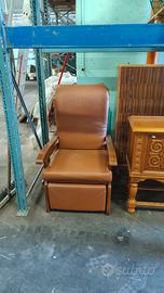 Poltrona Relax Reclinabile – Legno e Similpelle 