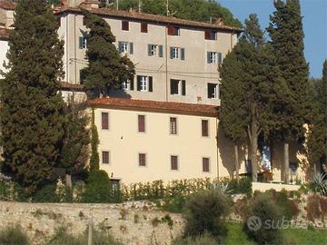 Rustico / Casale di 218 m² con 5 locali e posto au