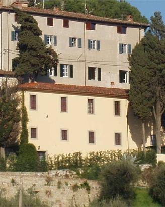 Rustico / Casale di 218 m² con 5 locali e posto au
