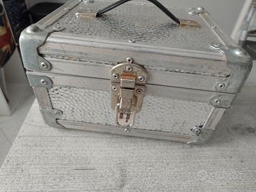 cassetta vintage in alluminio 