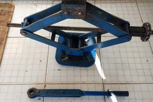 Cric epoca fiat 124 spide + cric  a colonna