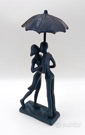 Statua Surrealista Amore sotto l'Ombrello Arte 3D