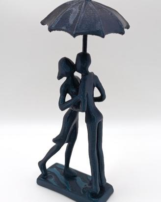 Statua Surrealista Amore sotto l'Ombrello Arte 3D