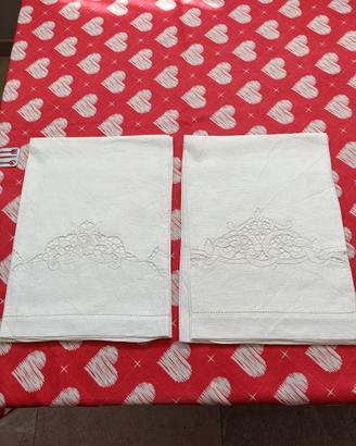 Asciugamani lino con ricamo a intaglio