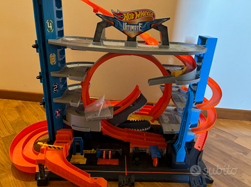Hot Wheels City Garage delle Acrobazie,