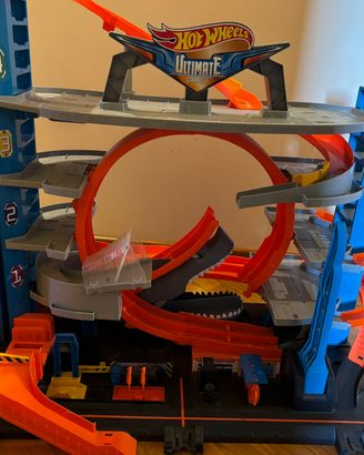 Hot Wheels City Garage delle Acrobazie,
