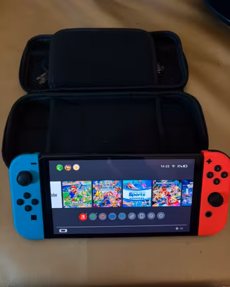 Nintendo Switch OLED  usata pochissimo