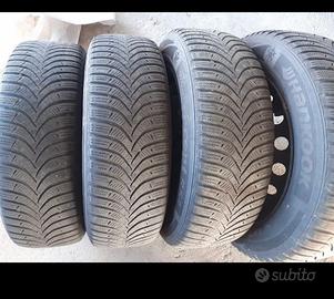 Pneumatici invernali con cerchi