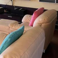 Poltrona in similpelle bianca