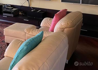 Poltrona in similpelle bianca