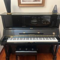 Pianoforte Yamaha da muro nero