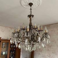Lampadario vintage monumentale in bronzo-cristallo