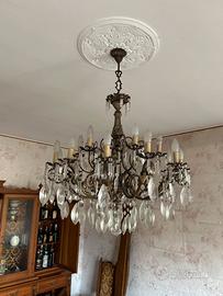 Lampadario vintage monumentale in bronzo-cristallo