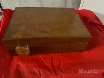 Humidor radica noce con igrometro